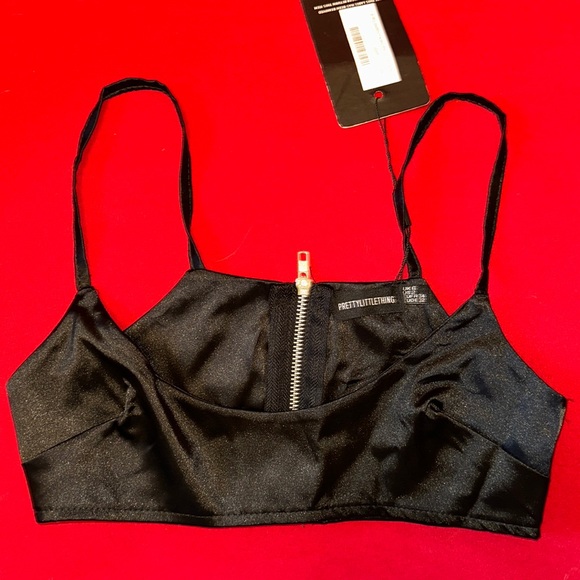 **MUST BE BUNDLED Black satin scoop neck cropped top - Picture 4 of 7